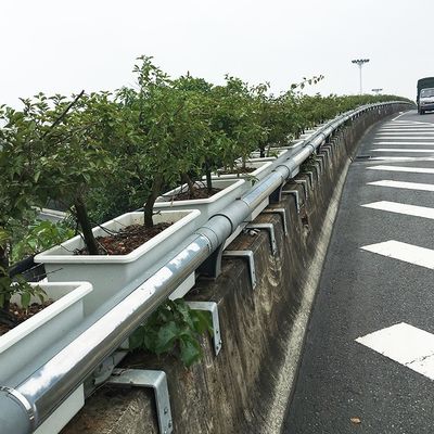 Grote witte plantage met extra doos