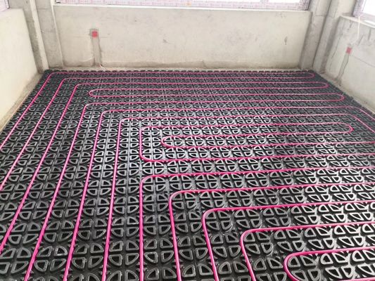 Bewaring van warmte in woongebouwen met een hoogsterke PP-hydronische verwarmingsmodule