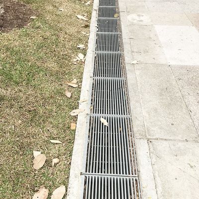 Gepatenteerde weg Plastic Gracht Regen Commerciële riolering Staal Storm Drain Grates Cover Plate