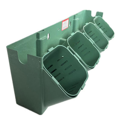 Hangende plastic bloempotten voor verticaal vergroenen in tuinen 40 potten per vierkante meter