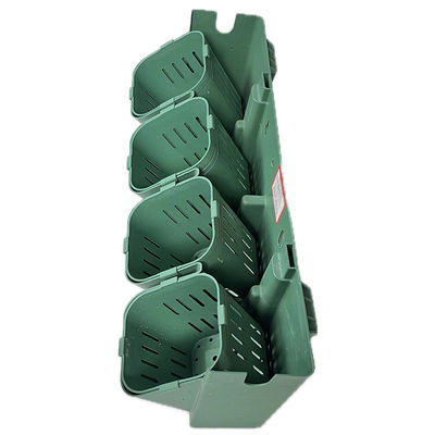 Hangende plastic bloempotten voor verticaal vergroenen in tuinen 40 potten per vierkante meter