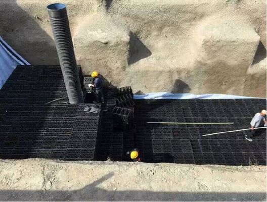 Ondergrondse cistern voor regenwaterverzameling voor schoolregenwaterbeheer